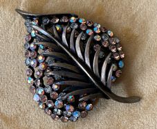 Karu Vintage Rhinestone Leaf Brooch Pin
