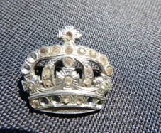 Vintage Crown Memorial Brooch