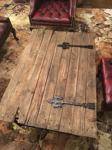 Charming antique look coffe table.