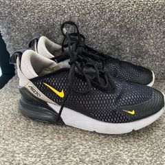 Black Nike 270's