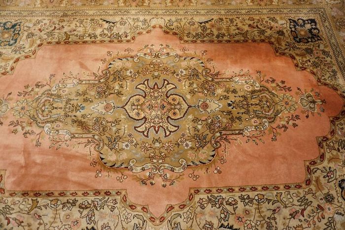 P.ersian Tabriz Signed Rug (TABSIg)