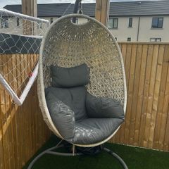 egg chair