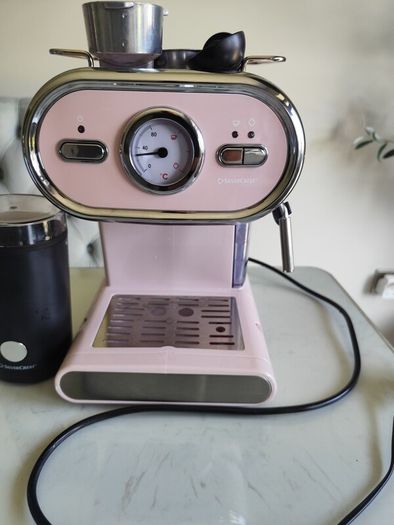 Pink coffee machine & coffee bean grinder