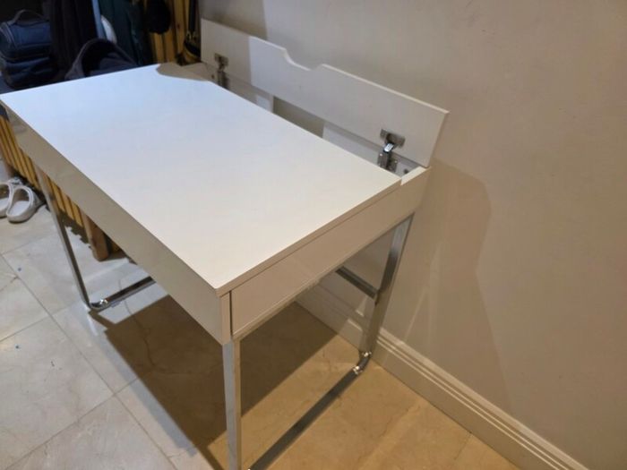 dressing table