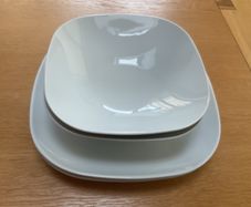 IKEA 2 square plates and 2 square bowls