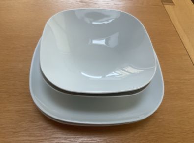 IKEA 2 square plates and 2 square bowls