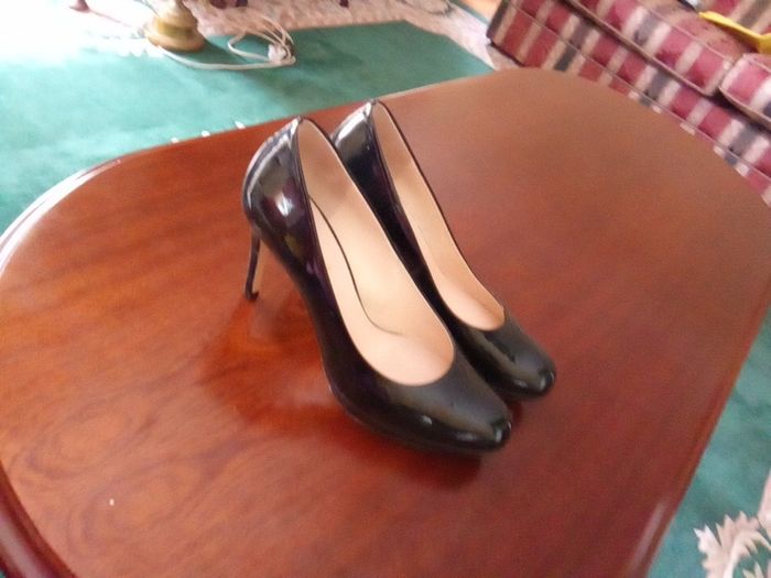 Ladies Shoes. Now Reduced To 25.00