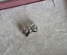 Pandora sparkly bow charm/pendant very good condition
