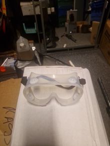 safty goggles