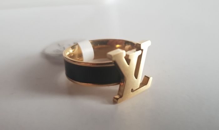 New Ring  L V
