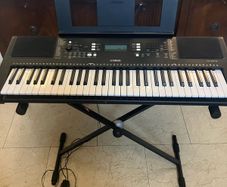Yamaha PSR E373 61 Key Portable Keyboard  Complete Bundle with Stands & Music Rest