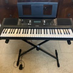 Yamaha PSR E373 61 Key Portable Keyboard  Complete Bundle with Stands & Music Rest