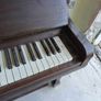 old piano Image 3