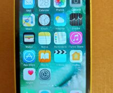 Apple Iphone 5c, Yellow, 16GB, works perfect, some screen damage, but touchscreen works fine