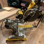 DeWALT DW717XPS Sliding compound mitre saw with a cam action mitre lock function Image 5