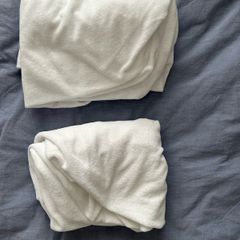 Chicco next to me mattress protector x2