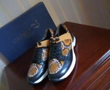 Ladies shoes