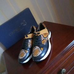 Ladies shoes