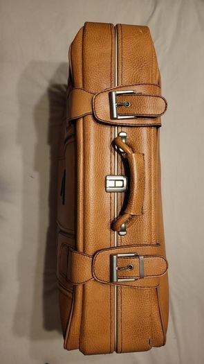 Vintage Revelation Tan Leather-Look Travel Case