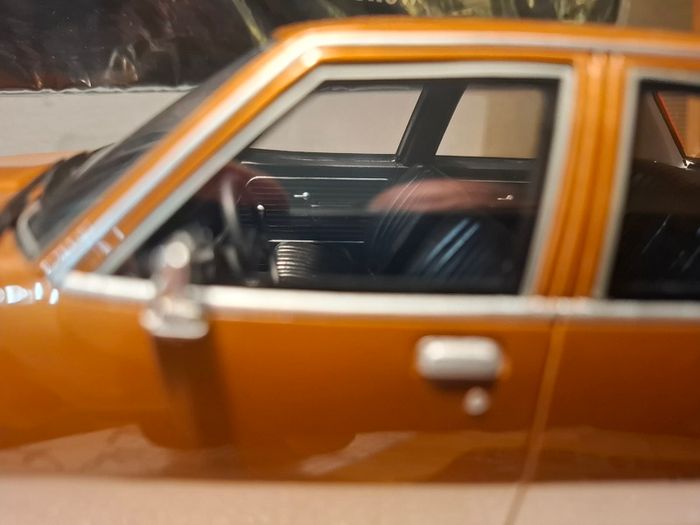 Opel Rekord Series D 2100d 1973 - 1/18 - New In Box