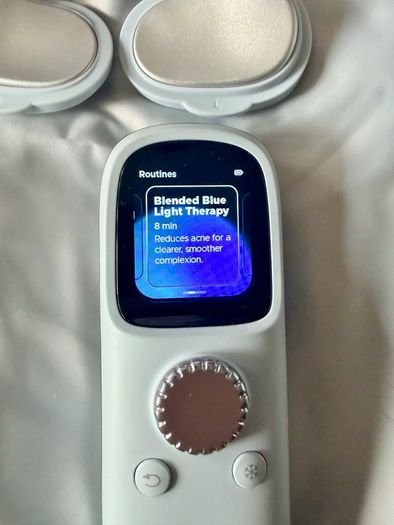 Barely used Shark CryoGlow Under-Eye cooling & LED Mask