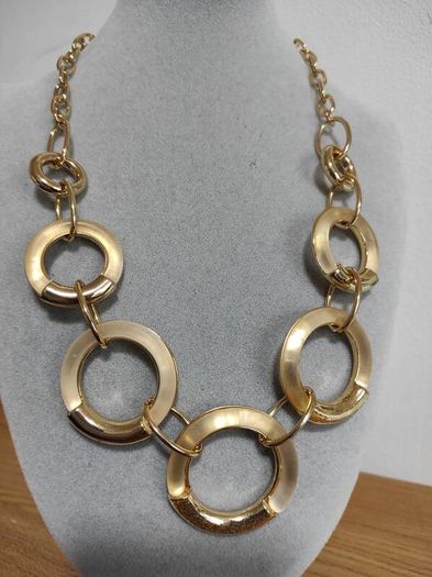 Nour London necklace