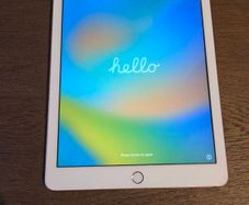 Apple ipad 6th Gen 32gb rose gold