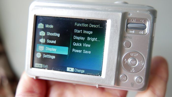 SAMSUNG Digital Camera ES28 12.0MP Metallic