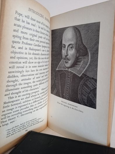 Introducing Shakespeare by G. B. Harrison (HQ68)