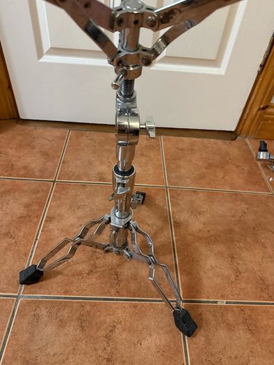 Pearl snare stand
