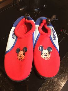 Childrens Pool shoes