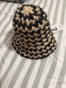 ZARA Black & Beige Textured Knit Hat Size S 6