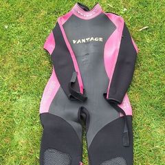 wetsuit 10 - 11 yrs