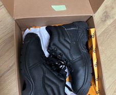 Safety boots
