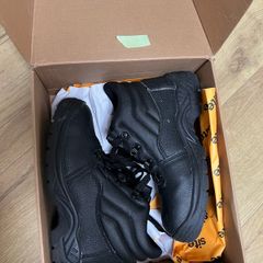 Safety boots