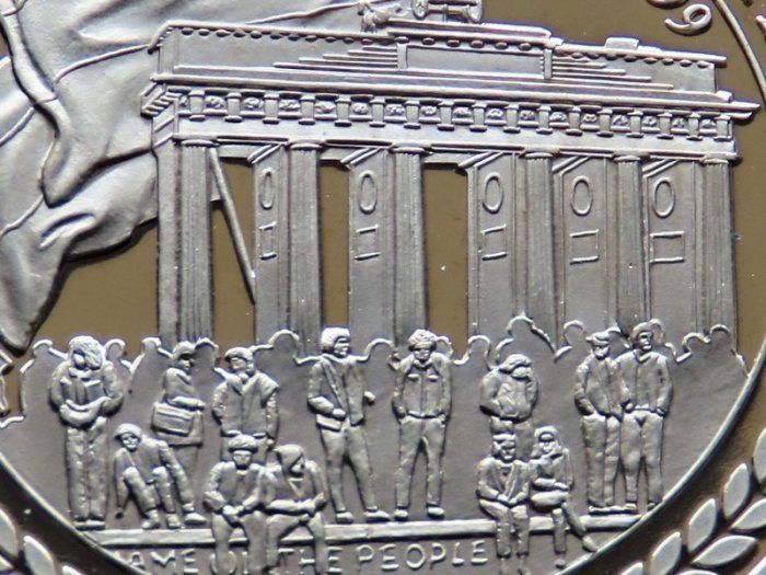 Fall of The Berlin wall - East Germany collector proof coin medal