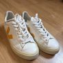 Veja trainers Image 2