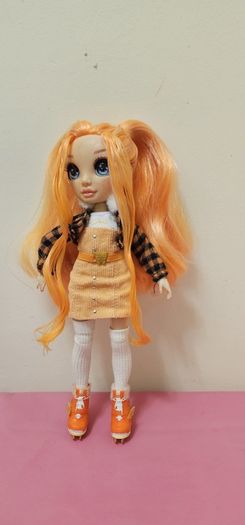 Rainbow High Fashion Doll Poppy Rowan Winter Break W/Skis