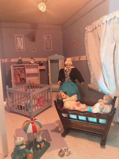 Stunning approx 140cm high 4 story extra large Georgian dolls house with contents, servants quarters and separate garage
