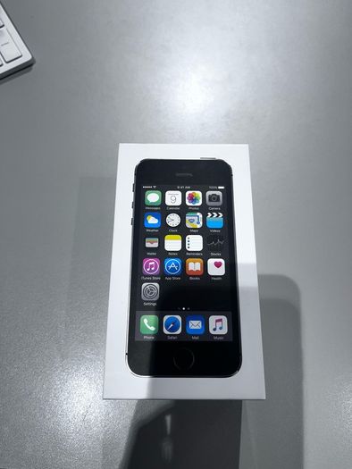 IPhone 4s and 5s for sale (Collectable)