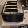 DeLonghi 4 Slice Toaster, Model CTOC4003.BL, in excellent condition and works perfect Image 6
