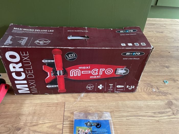 Micro Maxi Deluxe with LED Wheels