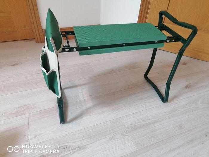 Garden Kneeling / Chair Foldable With Bag ..free Delivery