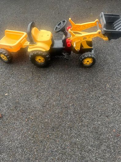 JCB tractor and trailer