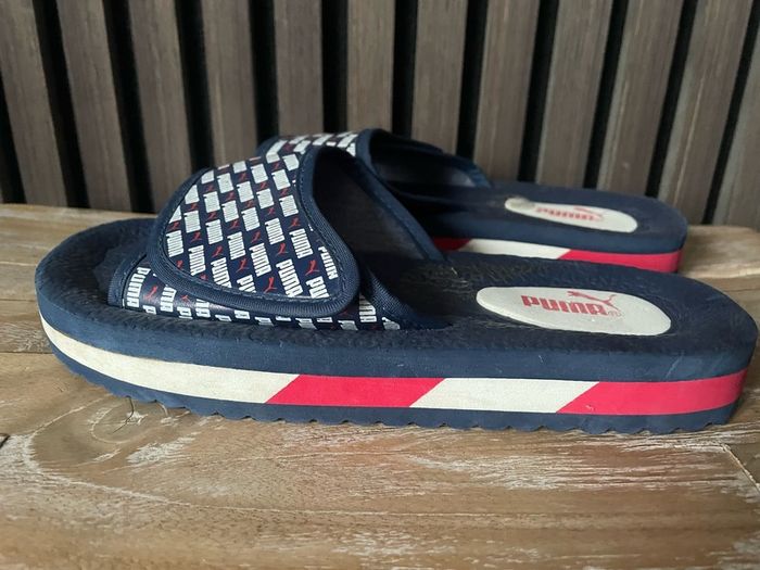 sliders size UK 2-3 Puma