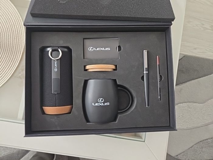 lexus gif box