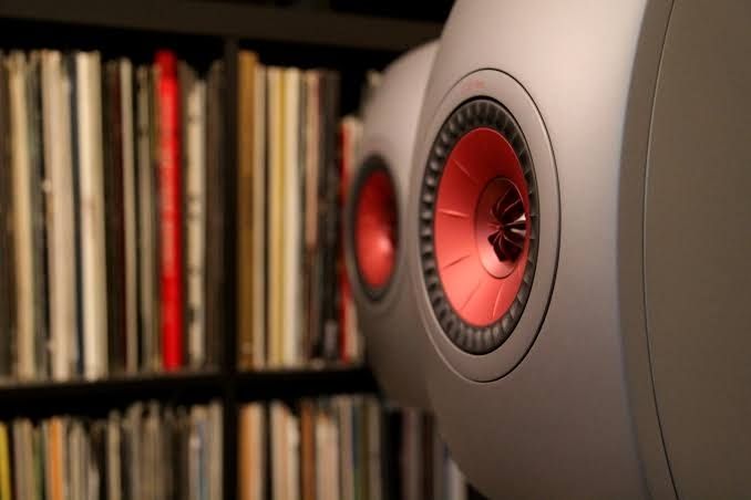 KEF LS50 Meta - Titanium as new pristine legendary LS50 bookshelf loudspeaker. Equipped with the 12th generation Uni-Q
