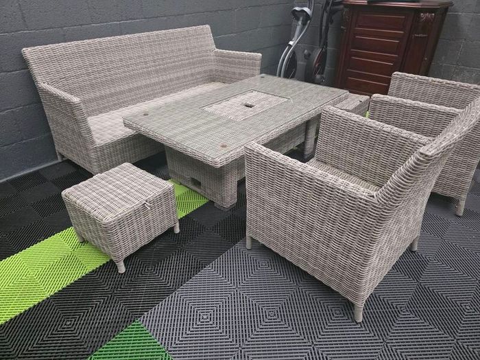 Hamilton Rattan six piece dining set with ice bucket rising table