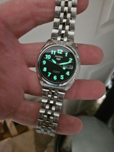 Watch Seiko 5 Automatic.