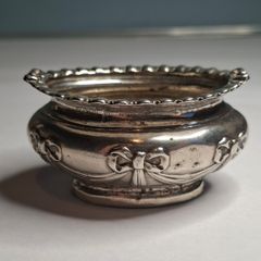 A sterling silver salt cellar by Walker & Hall, Birmingham, 1898